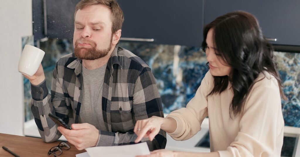 Wie kann eine Familie effektiv bei monatlichen Kosten sparen?