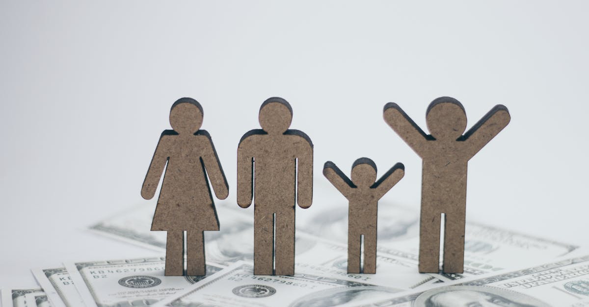 Wie kann eine Familie effektiv bei monatlichen Kosten sparen?