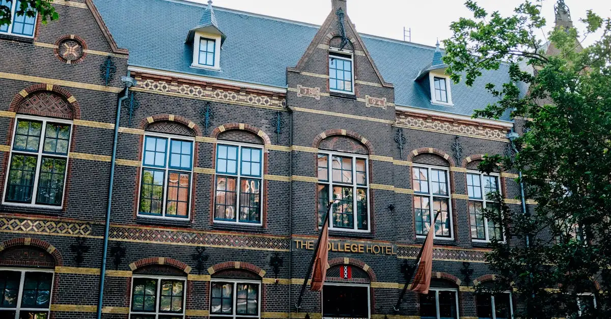 Welche Stadt der Niederlande ist für ihre Universität bekannt?