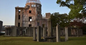 Welche Stadt in Japan war die erste Atombomben-Opfer?