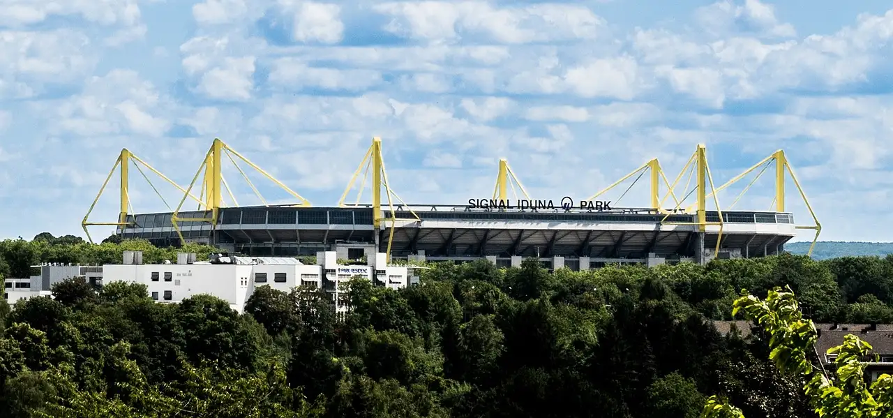 Wo befindet sich der berühmte Signal Iduna Park in Dortmund?