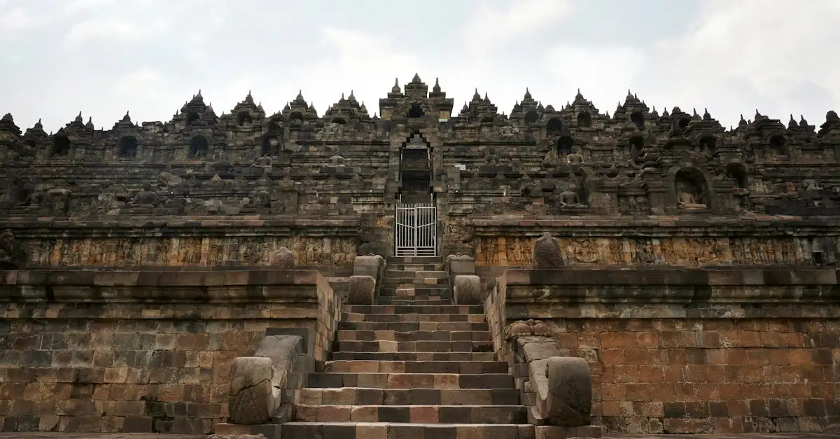 Wo liegt der beeindruckende Borobudur-Tempel in Indonesien?