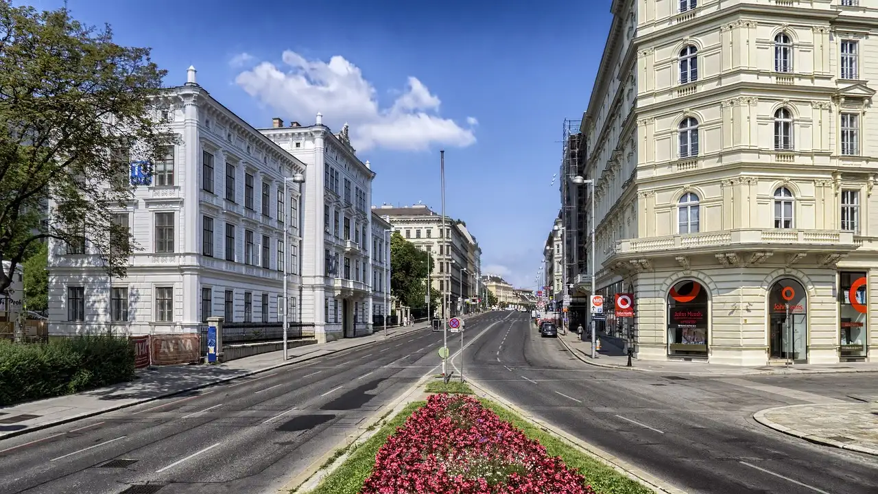 Welche Stadt in Österreich ist für Musikakademien bekannt?