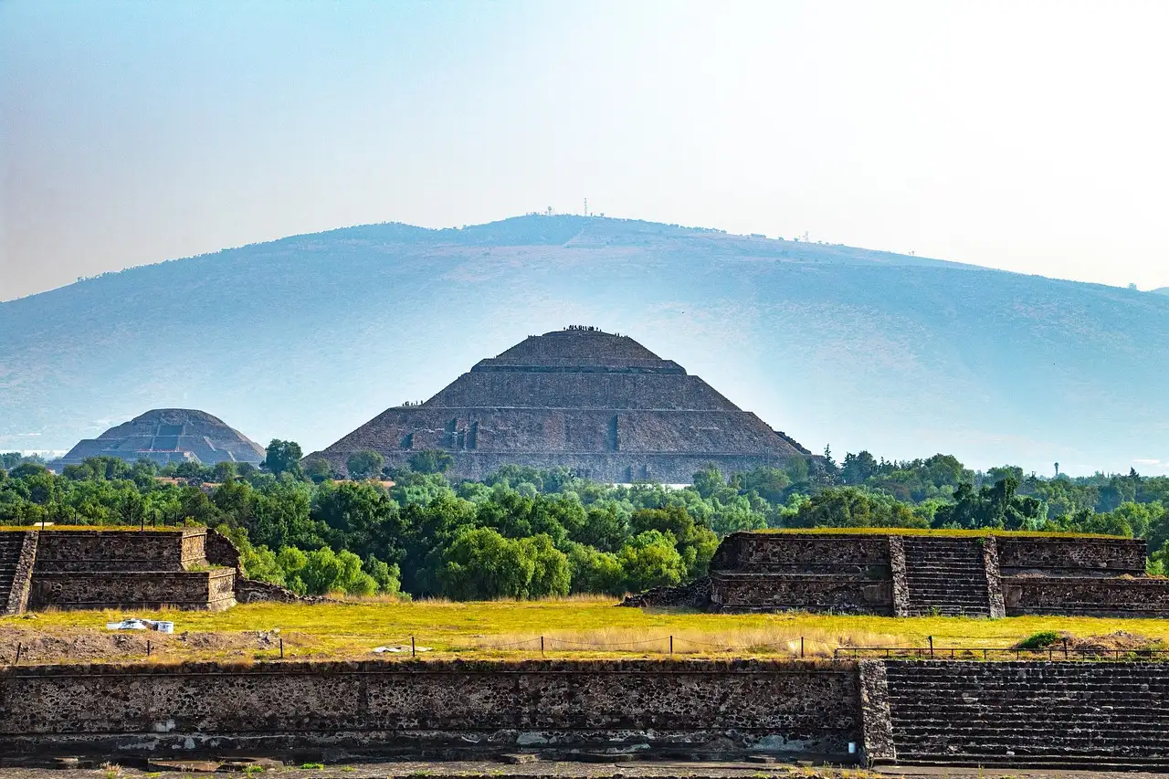 Wie bauten die Azteken ihre beeindruckenden Aquädukte?