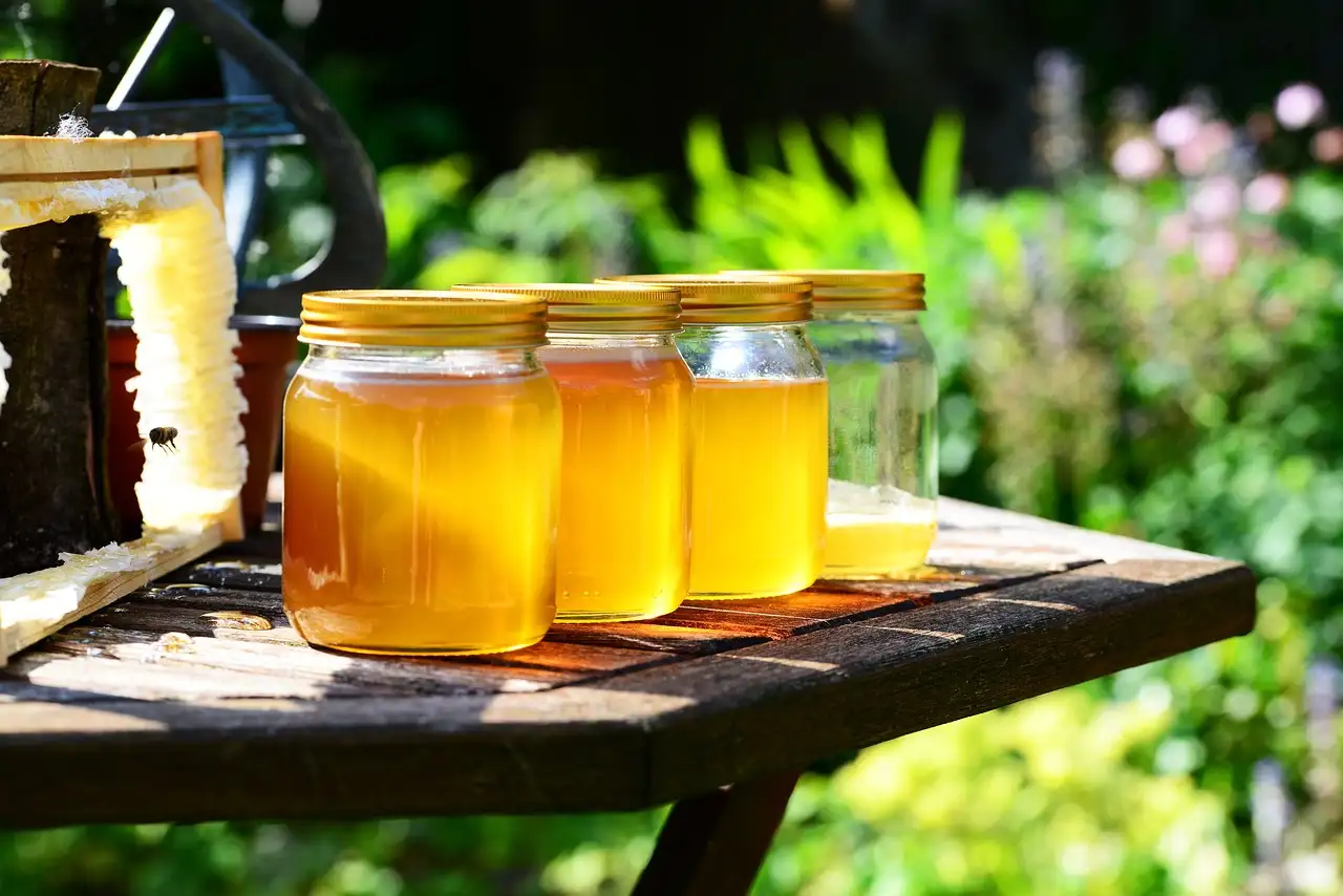 Wie helfen Zitronensaft und Honig gegen dunkle Flecken?