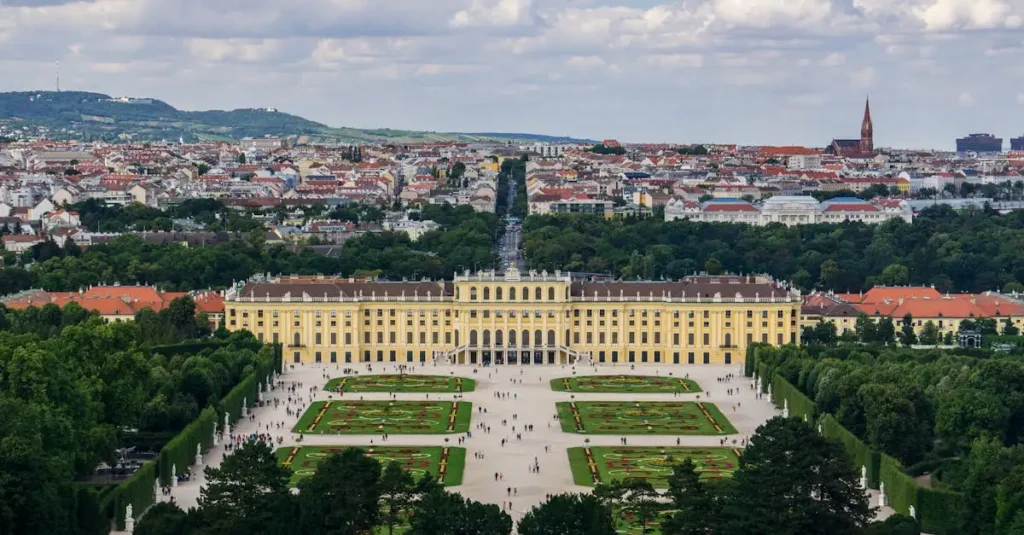 Was macht Schloss Schönbrunn zum berühmtesten Gebäude Wiens?