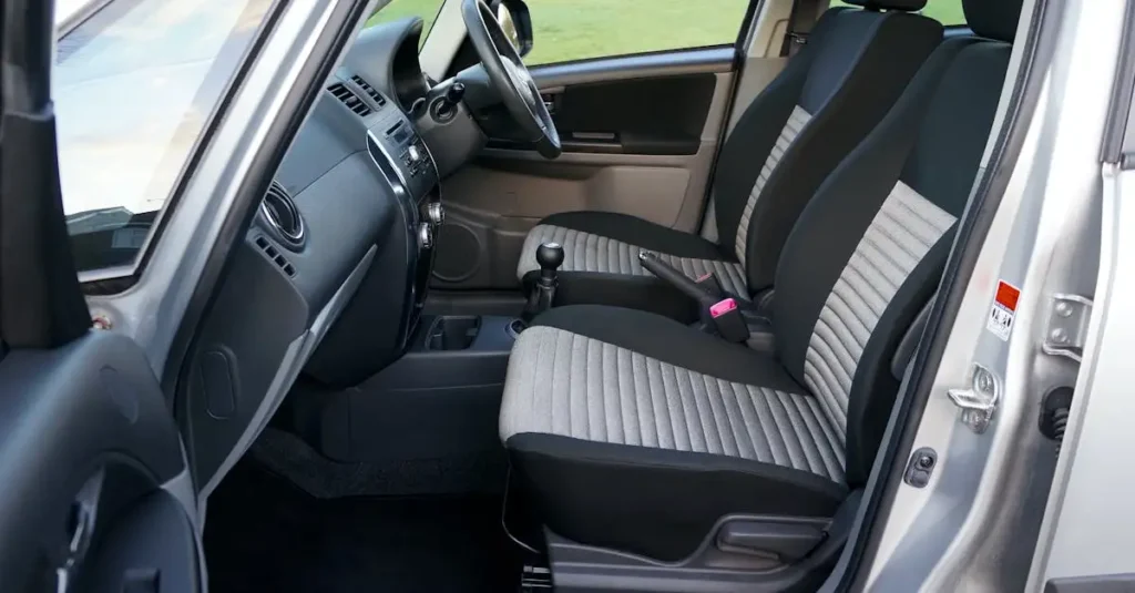 Wie entfernt Rasierschaum Flecken von Autositzen effektiv?