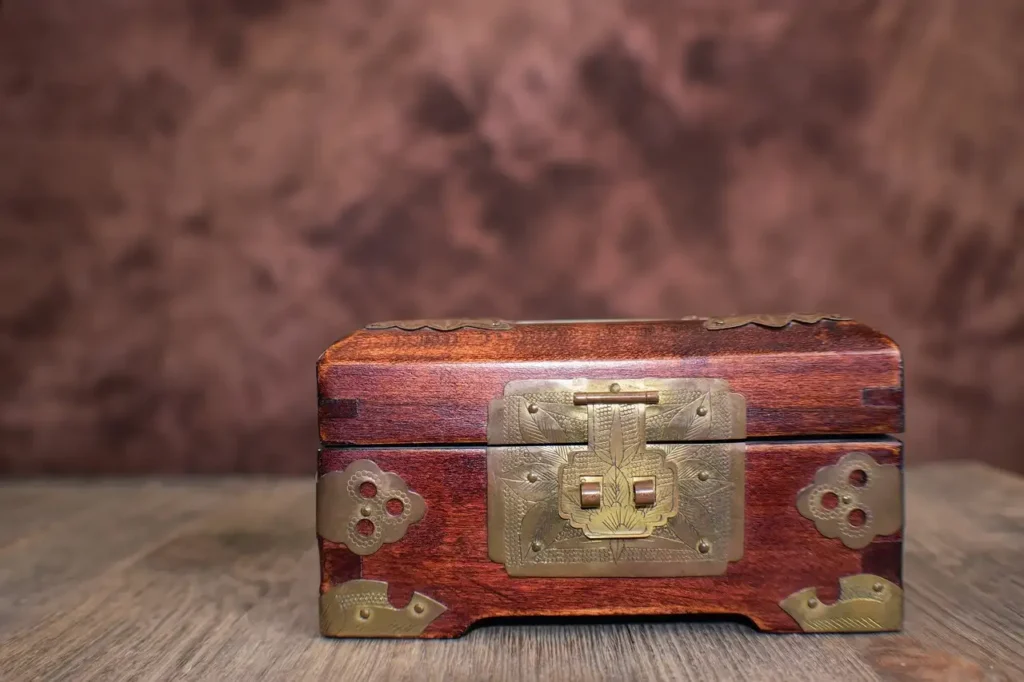 Wie war Pandora und welche Rolle spielte sie in der Mythologie?