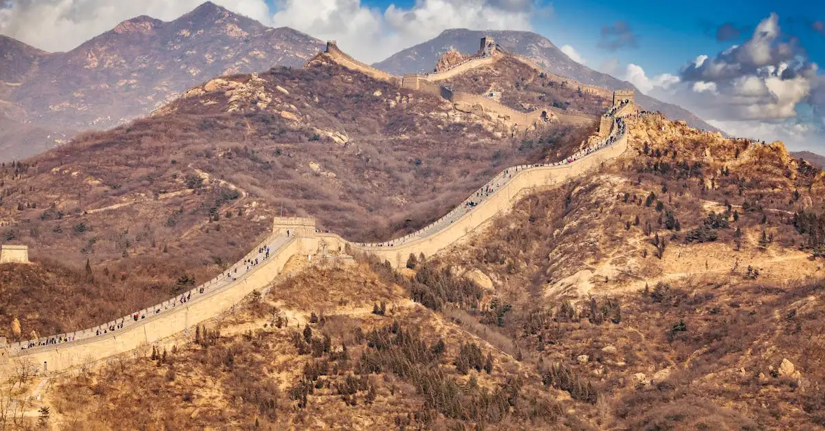 Wie wurde die Chinesische Mauer in der Ming-Dynastie erweitert?