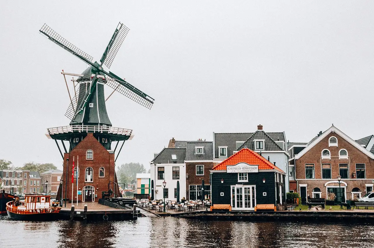 Was hieß das erste Börsengebäude der Niederlande?