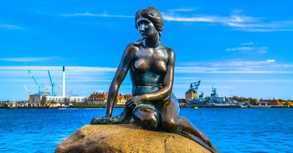 Welche Stadt in Dänemark beherbergt die Kleine Meerjungfrau?