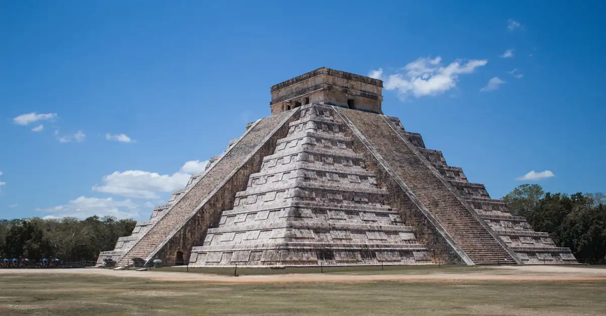 Welche berühmte Treppenpyramide gibt es in Mexiko?