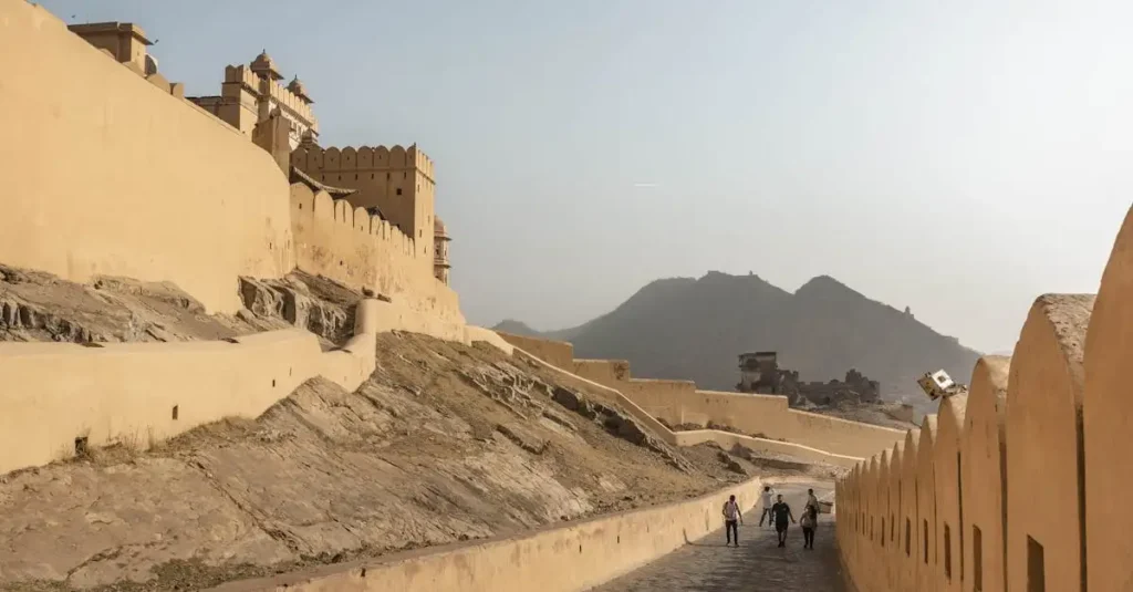 Welche Stadt hat das berühmte Amber Fort?