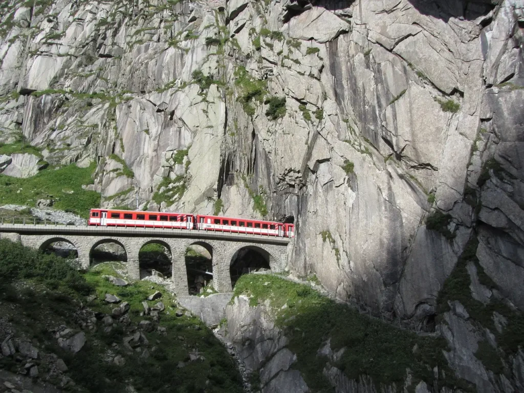 Wie wurde die Gotthard-Bahn in der Schweiz erbaut?