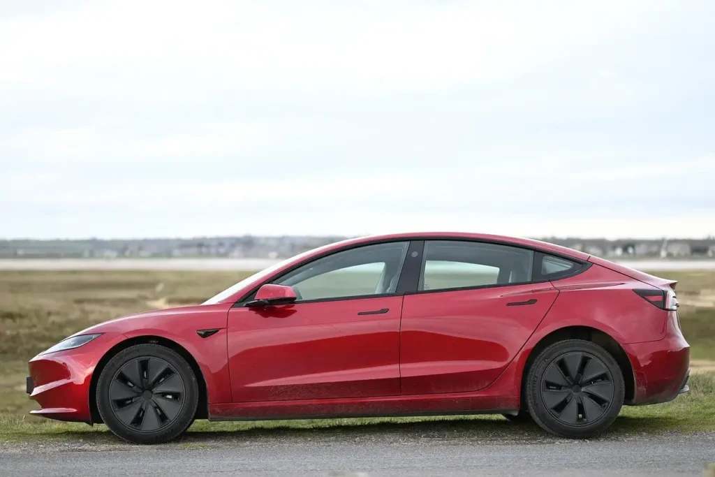 Was machte den Tesla Roadster zum einzigartigen Sportwagen?