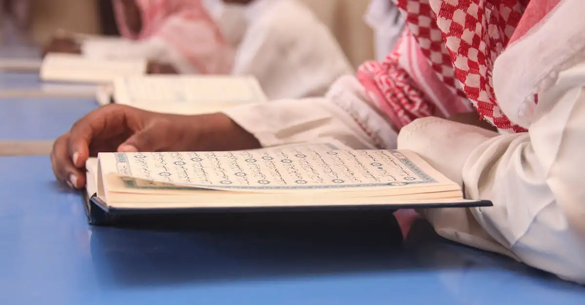 Welche Stadt in Algerien war das Zentrum islamischer Bildung?