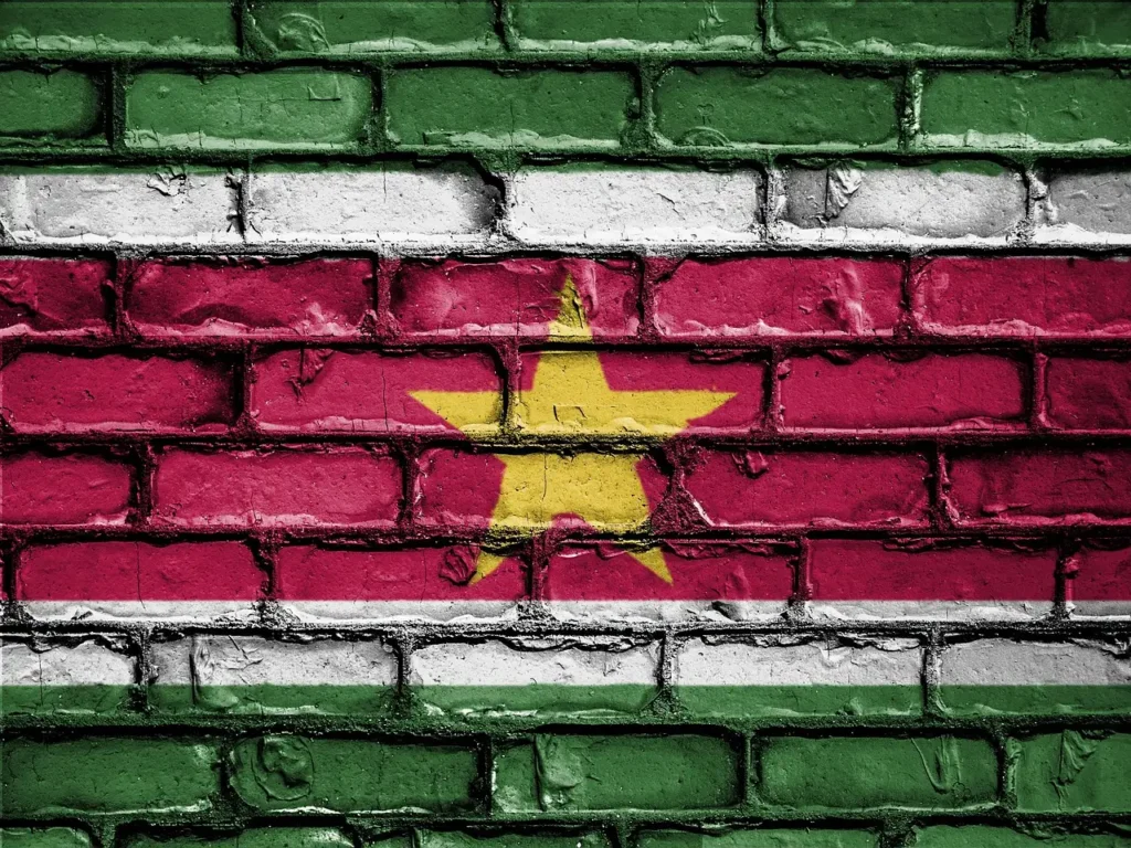 Was sind die wichtigsten Ereignisse in der Geschichte Surinames?