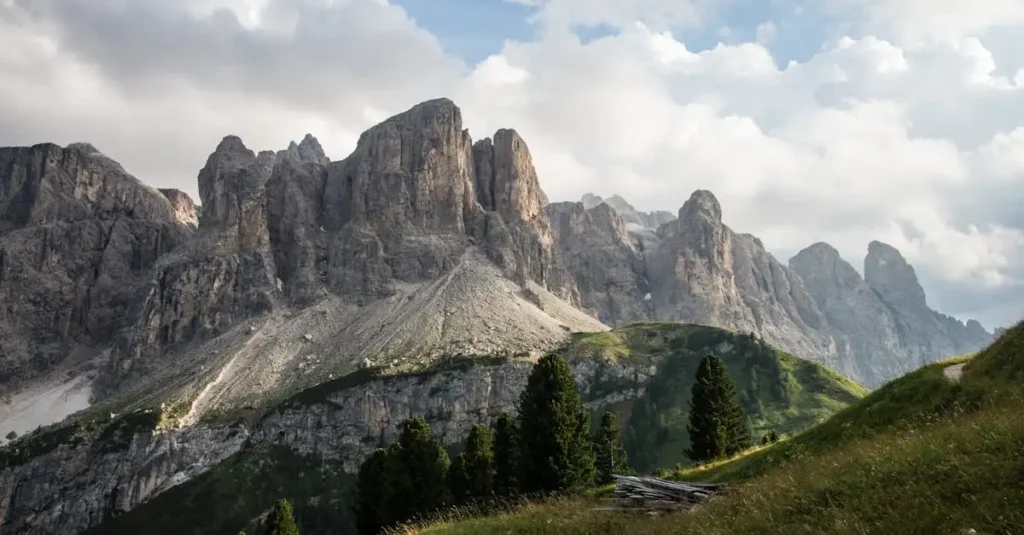Welcher Naturpark in Italien schützt die Dolomiten?